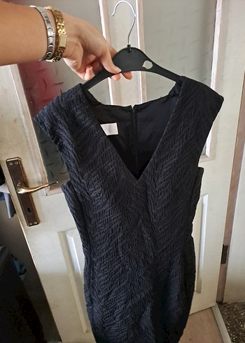 Siyah Piliseli V Yakalı Midi Elbise - Görsel 3