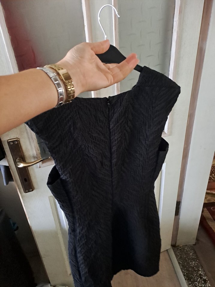 Siyah Piliseli V Yakalı Midi Elbise - Görsel 4