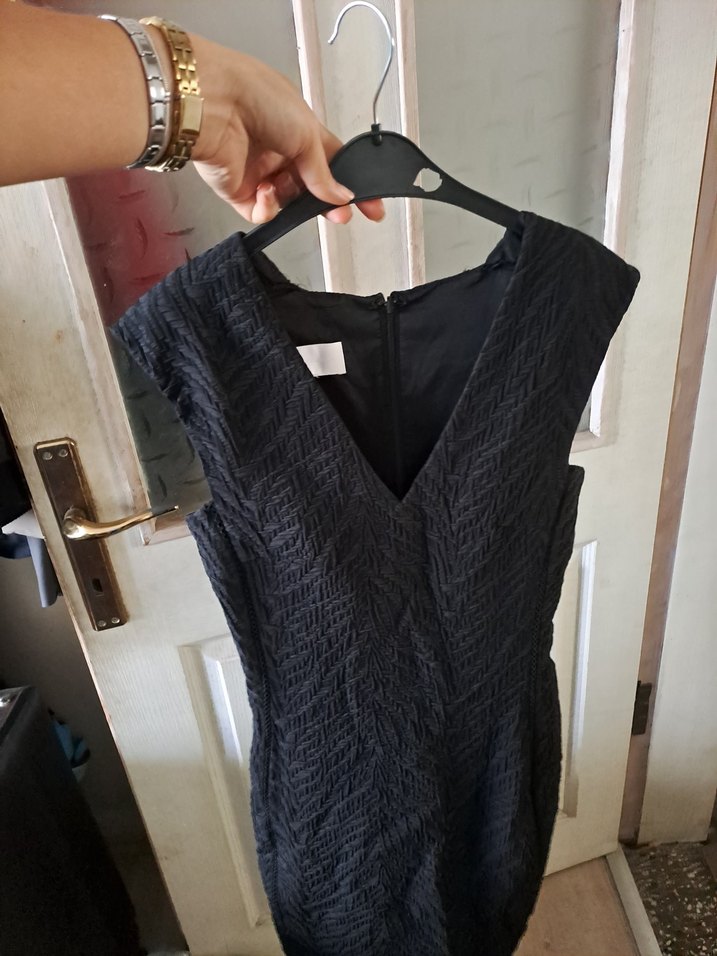 Siyah Piliseli V Yakalı Midi Elbise - Görsel 3