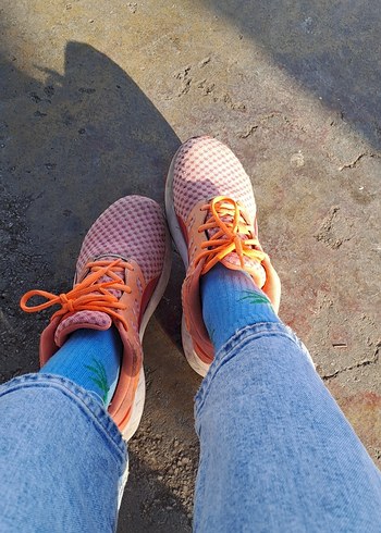 Renkli bağcıklı turuncu kadın spor ayakkabı - Görsel 2