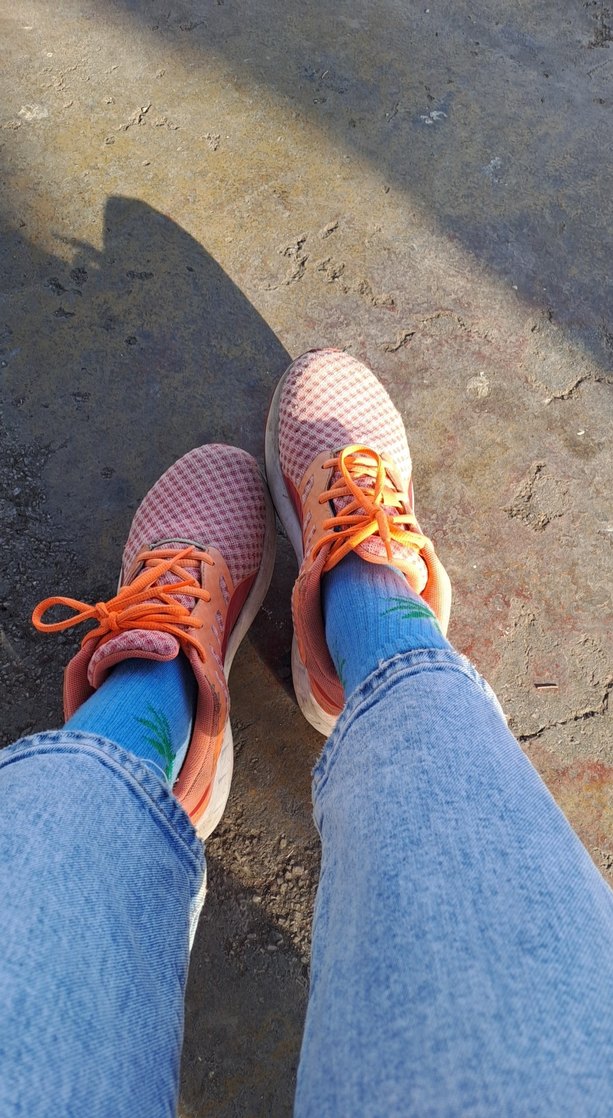 Renkli bağcıklı turuncu kadın spor ayakkabı - Görsel 2