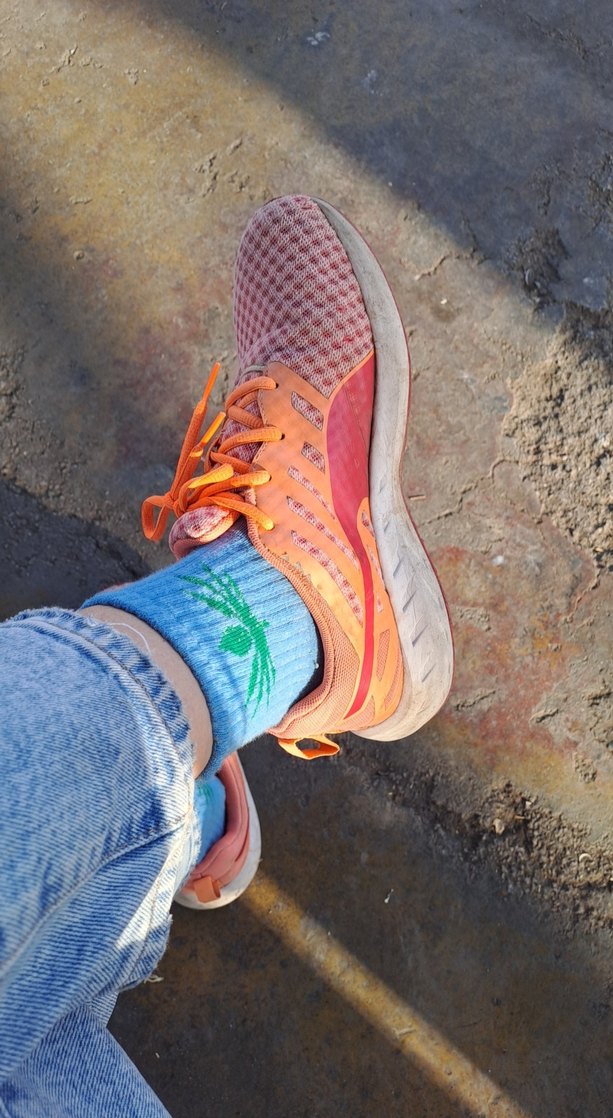Renkli bağcıklı turuncu kadın spor ayakkabı - Görsel 3