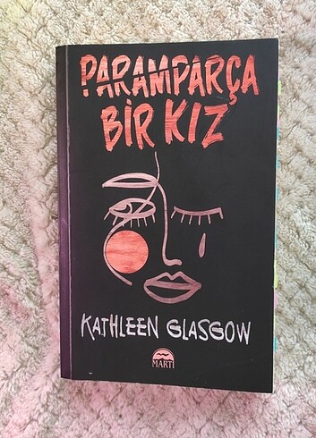 Paramparça bir kız