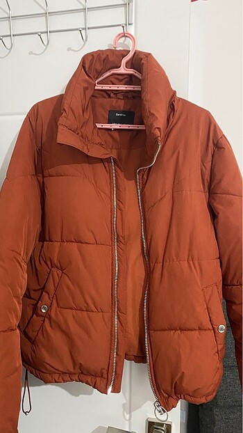 BERSHKA mont