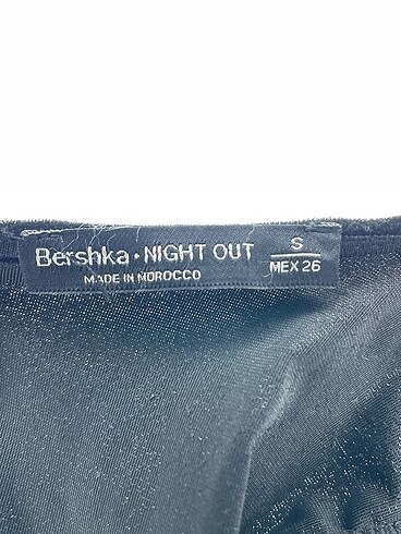 36 Beden siyah Renk Bershka Kısa Elbise %70 İndirimli.