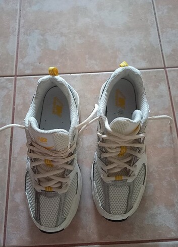 38 Beden beyaz Renk Orijinal New Balance 530 sarı