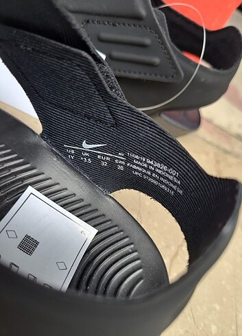 32 Beden siyah Renk Nike 32 Numara Sandalet 