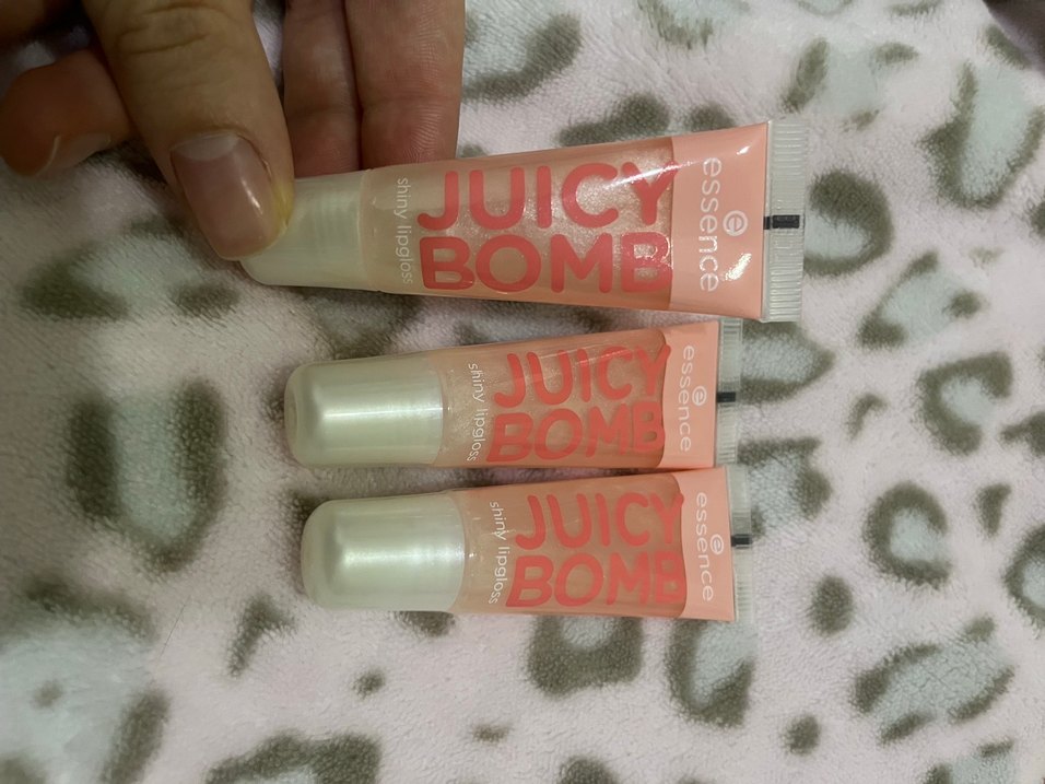 Essence Juicy Bomb Pastel Bej Parlak Dudak Parlatıcısı - Görsel 2