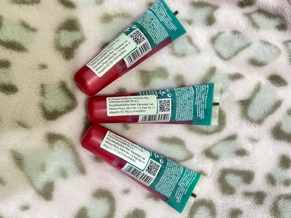 Essence Juicy Bomb Parlak Pembe Dudak Parlatıcısı - Görsel 3