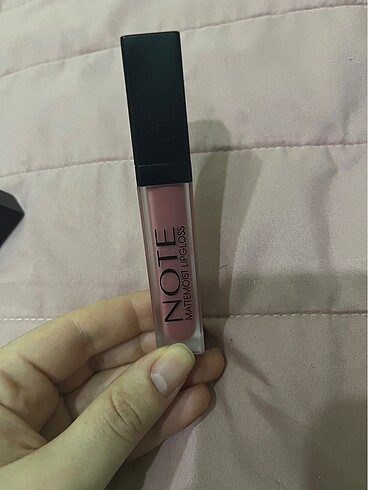Note mattemoist lipgloss
