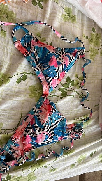 Bikini üst