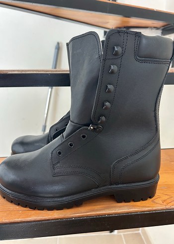 Diğer Siyah Deri Gorunumlu Bilek Boy Bot
