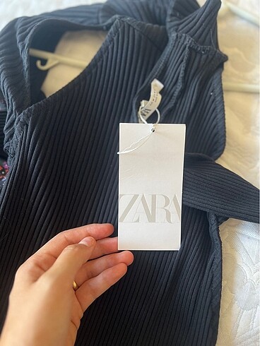 m Beden siyah Renk Zara sırtı açık elbise