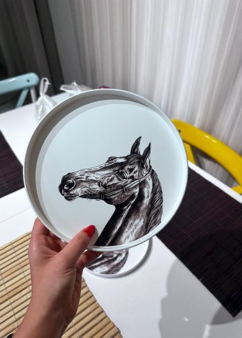 Karaca At Desenli Yuvarlak Tepsi - Görsel 3