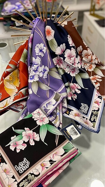 Beden Levidor Çiçek Desenli Twill İpek Eşarp