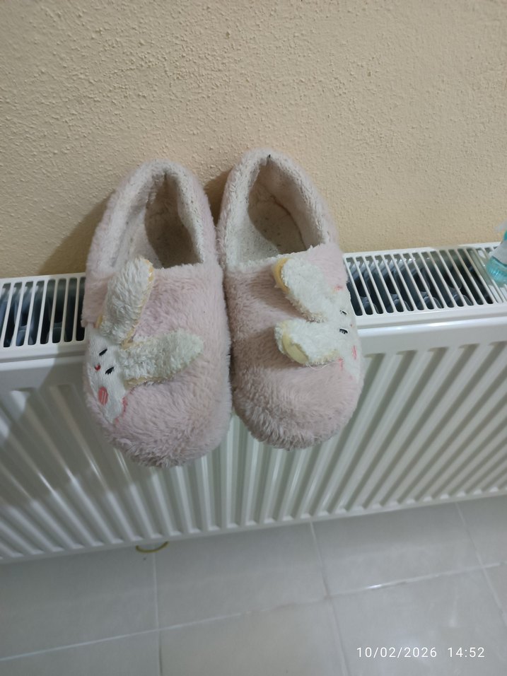 Kız Çocuk Pembe Kürklü Nakışlı Ev Terliği - Görsel 2