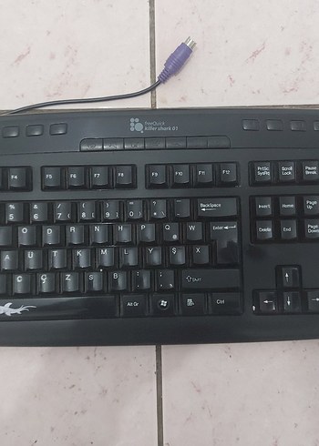 PS/2 Bağlantılı F klavye temiz sorunsuz
