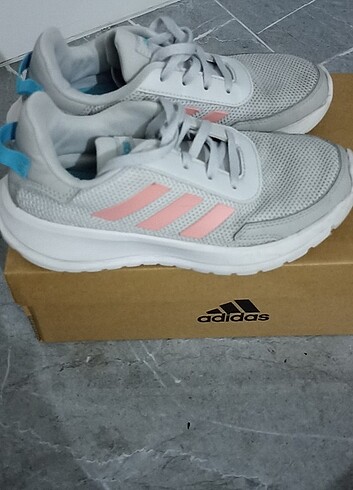 Orijinal adidas spor ayakkabı