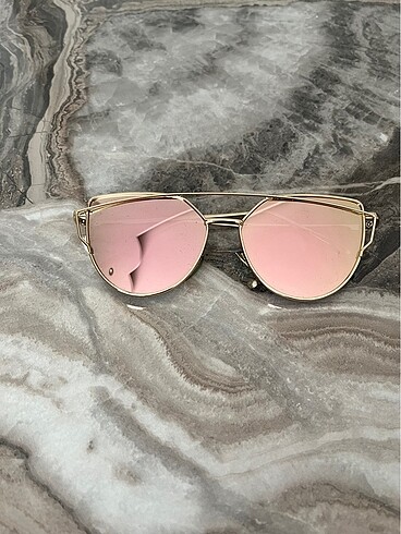 Pembe aynalı cat güneş gözlüğü