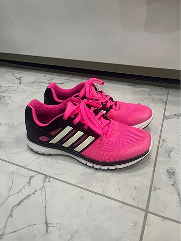 Adidas spor ayakkabı