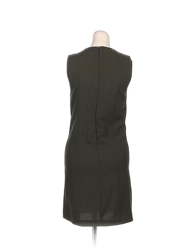 40 Beden PreLoved Kısa Elbise %70 İndirimli.