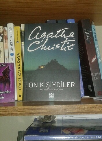 Agatha Christie ~ On kişiydiler