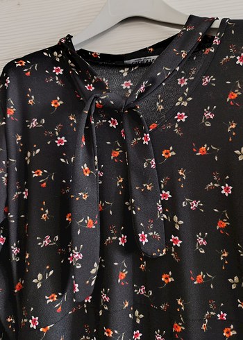 Uzun Kollu Siyah Çiçekli Kadın Elbise - Görsel 2