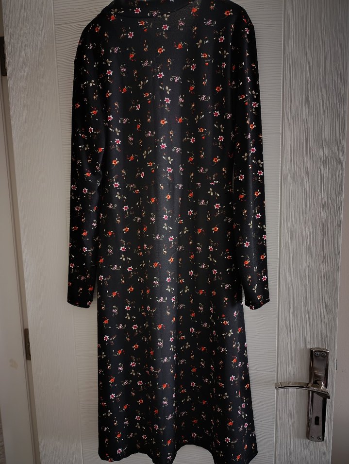 Uzun Kollu Siyah Çiçekli Kadın Elbise - Görsel 3