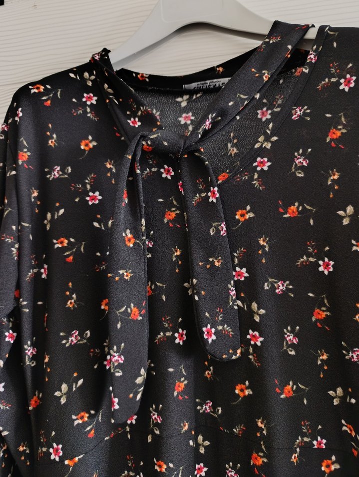 Uzun Kollu Siyah Çiçekli Kadın Elbise - Görsel 2