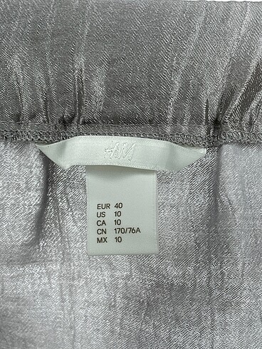 40 Beden gri Renk H&M Mini Etek %70 İndirimli.