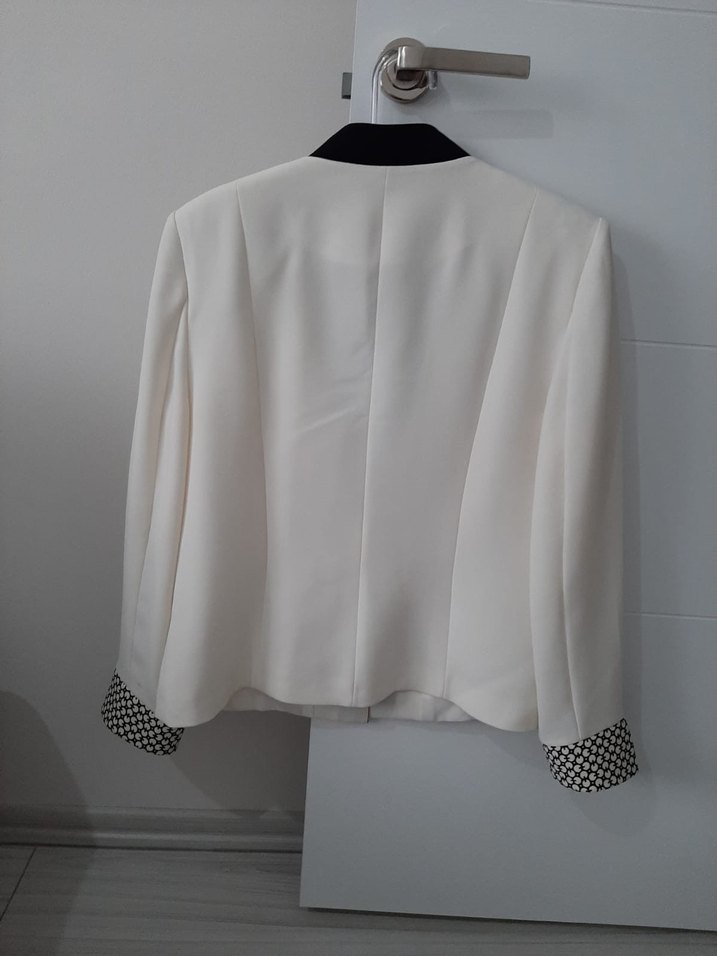 Beyaz Kadın Blazeri Düğmeli - Görsel 2