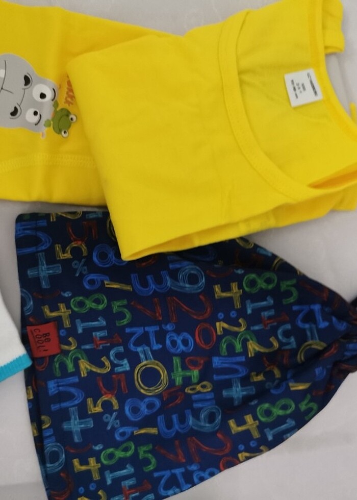 İç çamaşır takımı. 2 3 yaş. 1 yaş çorap. Şapka. Hepsi birarada f - Görsel 3