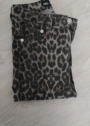 Zara Zara Düğmeli Leopar Desenli Kadın Kot Pantolon