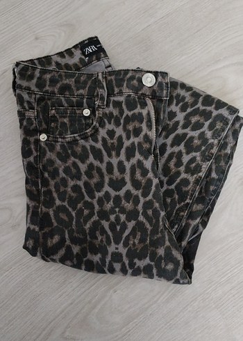 Zara Düğmeli Leopar Desenli Kadın Kot Pantolon