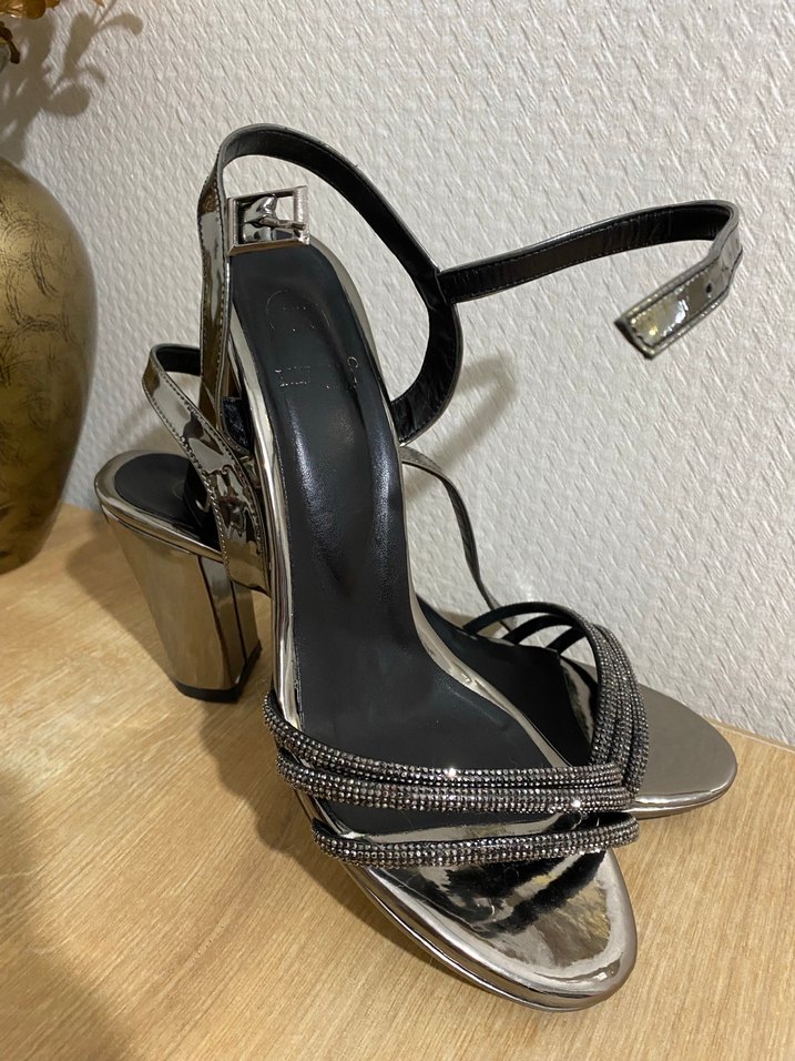 Gri Yılan Desenli Metal Topuklu Kadın Ayakkabı - Görsel 4