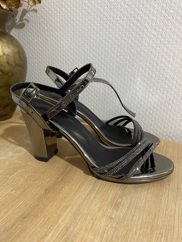 Gri Yılan Desenli Metal Topuklu Kadın Ayakkabı - Görsel 3