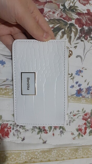 BERSHKA BEYAZ KARTLIK 