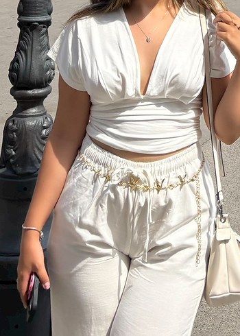 Stradivarius Stradivarius Beyaz V Yaka Kısa Crop Top