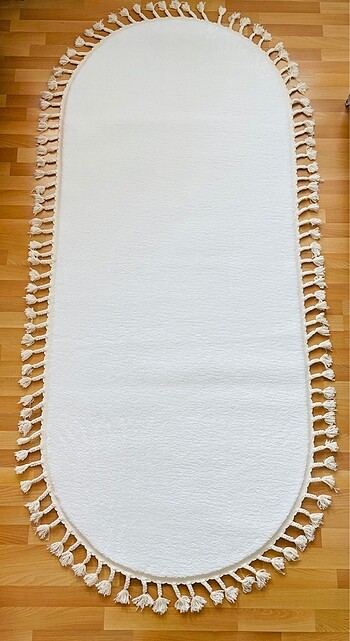 Beyaz Pofuduk Peluş Halı