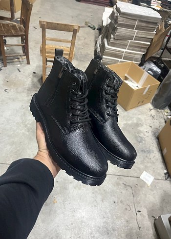 Siyah Deri Kürklü Erkek Bot - Görsel 3