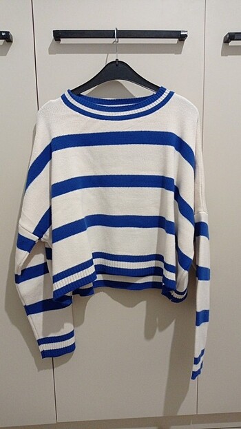 Oversize crop tiriko kazak