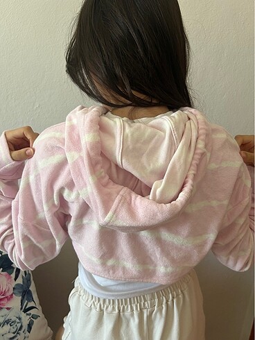 Zara Havlu model crop