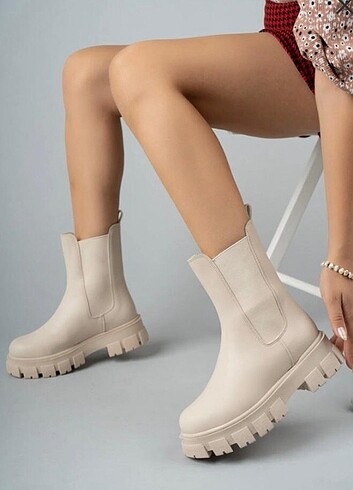Zara Zara model bej lastikli bot 