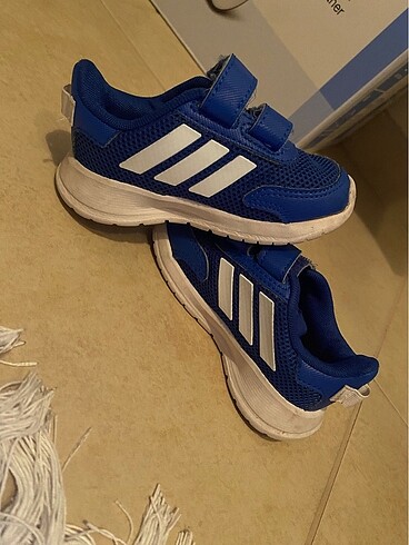 Adidas yürüyüş ayakkabısı