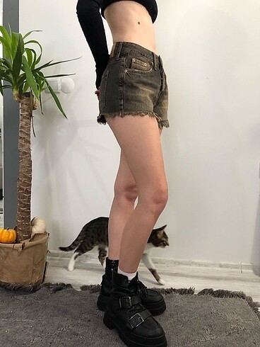 xs Beden Urban outfitters taşlamalı şort
