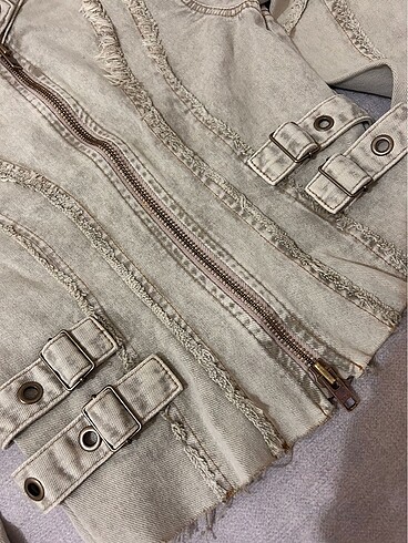 Urban Outfitters y2k belden oturtmalı bej ceket