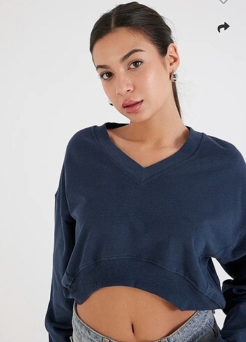 addax v yaka crop sweatshirt