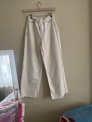 H&M etiketli bol paça ekru kot pantolon