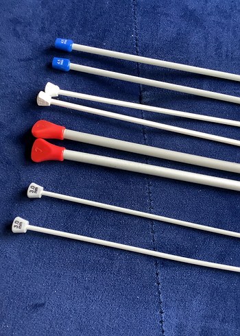 Farklı Renklerde Örgü Şişleri Seti