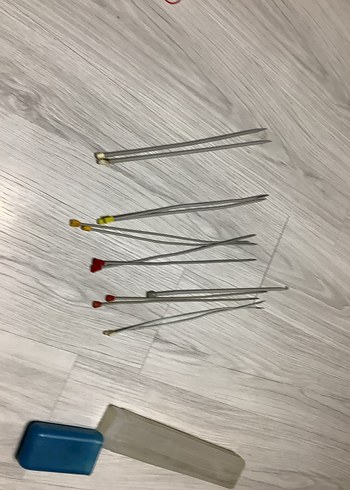 Çeşitli Renkli Uçlu Gri Telli Tıbbi İğneler - Görsel 3